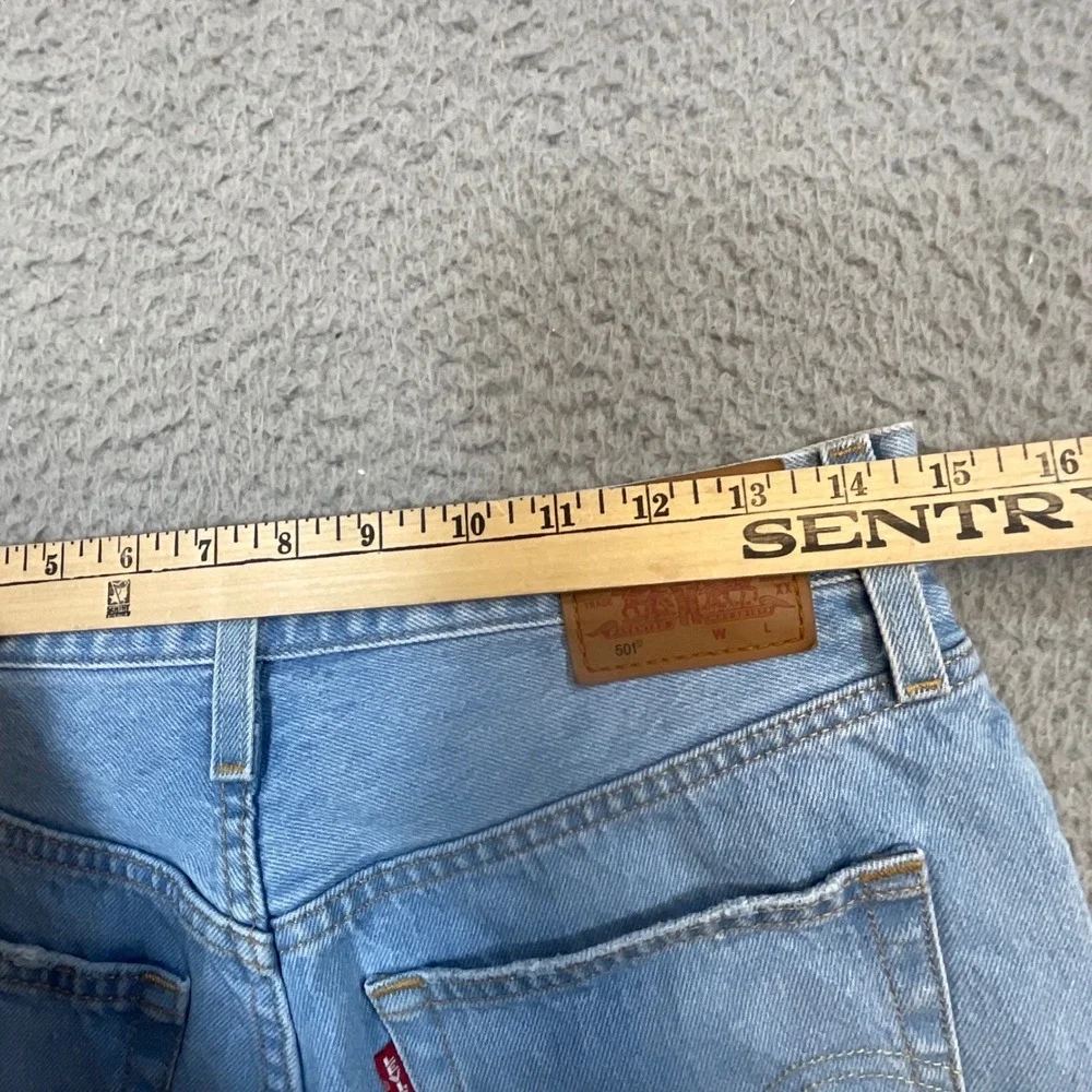 Levis Premium 501 Original Shorts Womens 28 Light Wash Blue Excellent Cut Off - Picture 6 of 8